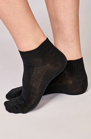 Elastické antibakteriálne čierne členkové ponožky P062
